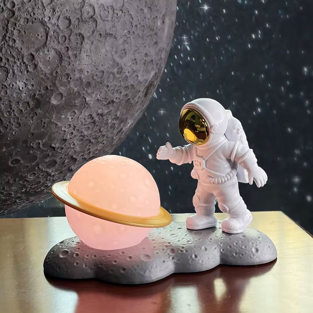 Astro-deco-cnc.jpg Astronaute Veilleuse Décoration De Bureau Lune Spaceman Résine - الصورة 1