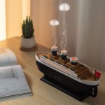 ⁦Bateau Jellyfish Diffuseur d’huiles essentielles 250ml avec télécommande – معطر جو على شكل باخرة⁩ - الصورة ⁦2⁩