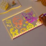 ⁦Tableau à Dessin LED coloré avec 4 stylos 30x20cm – لوحة مضيئة للرسم والتلوين⁩ - الصورة ⁦5⁩