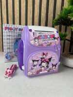 ⁦Tirelire Intelligente pour Enfants en forme de sac à dos Avec verrouillage par empreinte digitale – حصالة النقود الذكية على شكل حقيبة ظهر عصرية تجمع بين المرح والأمان⁩ - الصورة ⁦2⁩