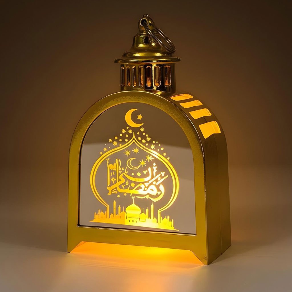 fanous-gold-cnc.jpg Lanterne de Ramadan Dorée LED Design Traditionnel avec Silhouette – فانوس مضيء لشهر رمضان - الصورة 1