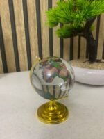 ⁦Globe en cristal décoratif rotatif parfait pour un bureau - كرة كريستالية بخريطة العالم⁩ - الصورة ⁦4⁩